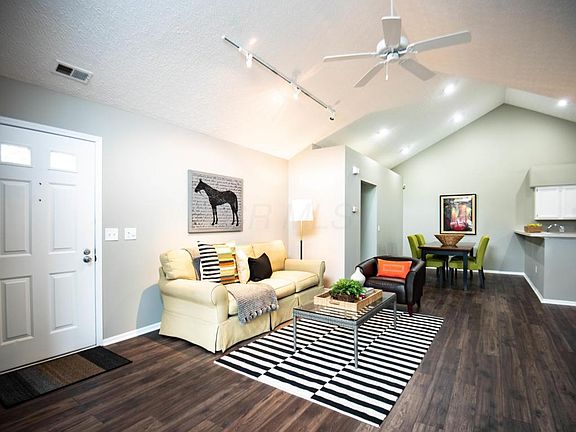 5th image of 454 Saddlery Dr W