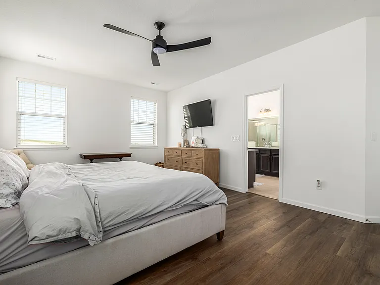 943 W Hopkins Dr — Photo 40