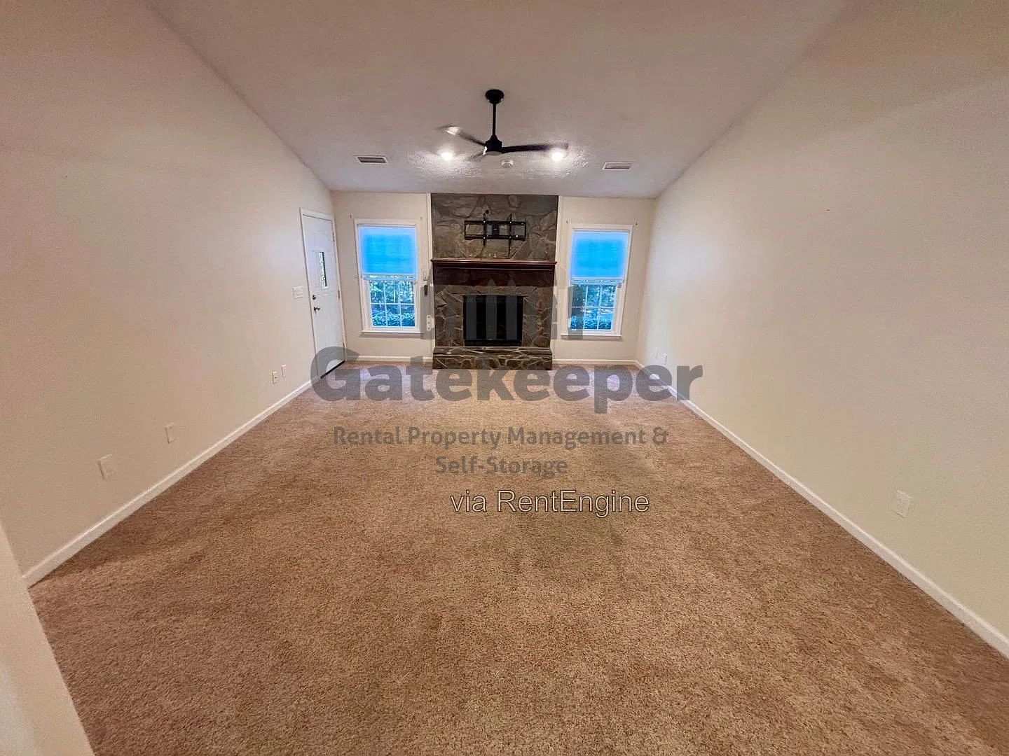 3 bed, 2.0 bath, 1344 sqft, $2,000 — Photo 2