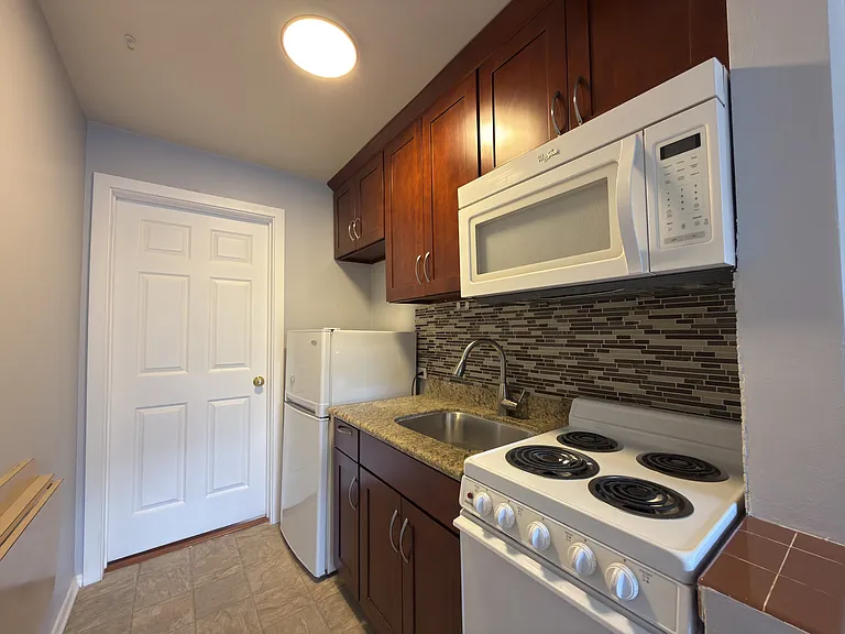 304 E Thomas St #4 — Photo 5