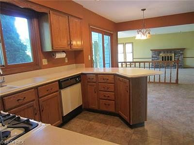 4th image of 28169 Sherwood Dr