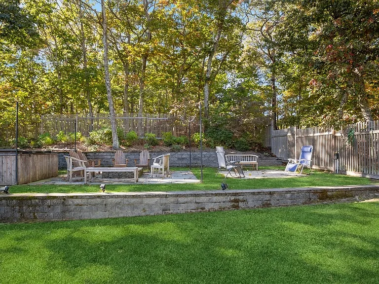 66 Pepperidge Ln — Photo 10