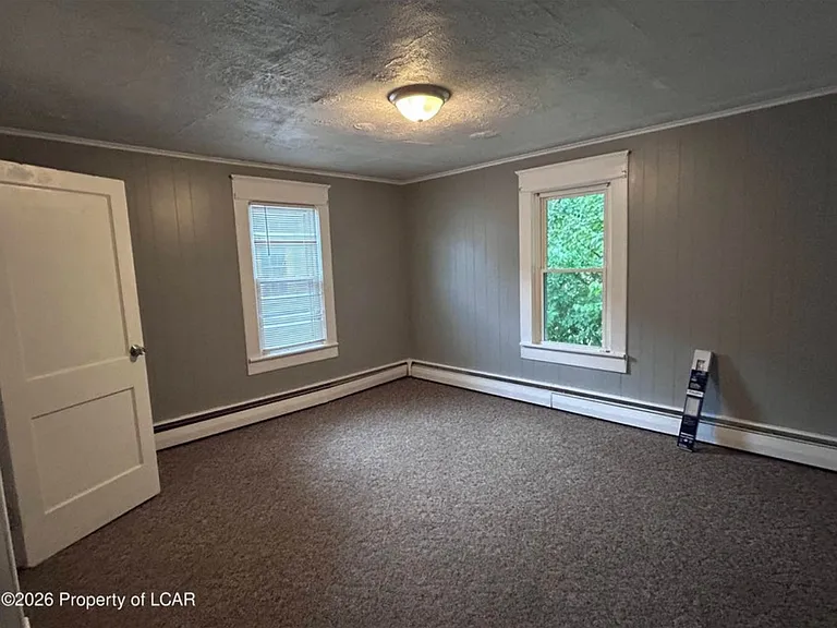 306 Roosevelt St #2 — Photo 6