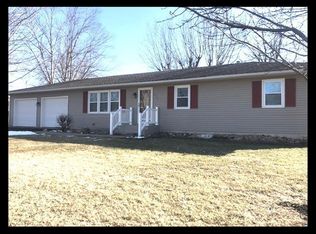 906 Ridgeway Rd, Macon, MO 63552