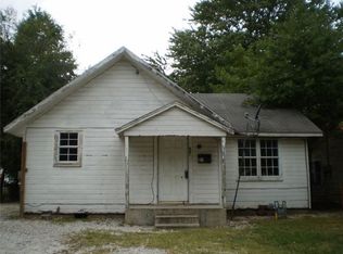 402 N Kansas St, Springdale, AR 72764