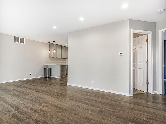 5th image of 212 W Hamilton Dr