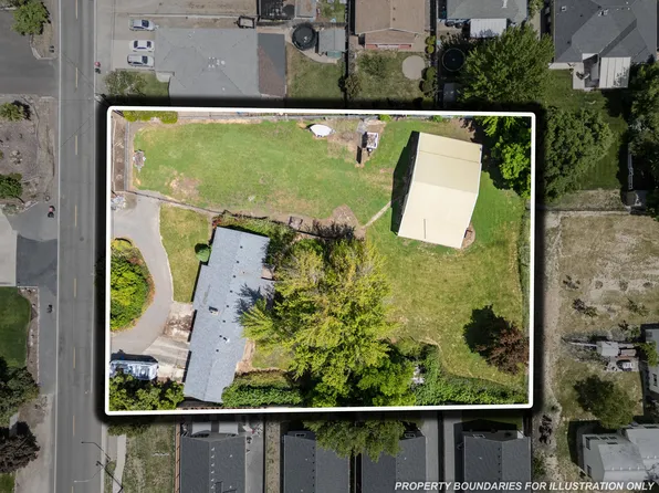 2237 Happy Valley Dr, Medford, OR 97501