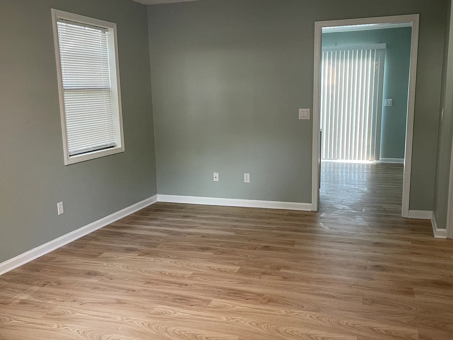 2 bed, 832 sqft, $1,300 — Photo 2