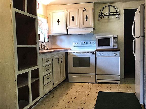 3rd image of 784-786 Forest Park Dr