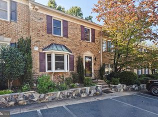 1904 Autumn Chase Ct, Falls Church, VA 22043
