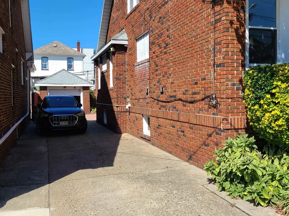 8515 5th Avenue image 2 of 43