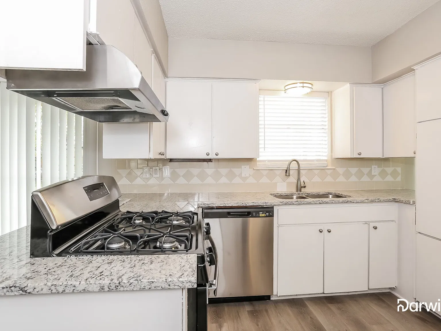 4 bed, 2.0 bath, 1777 sqft, $1,975 — Photo 2
