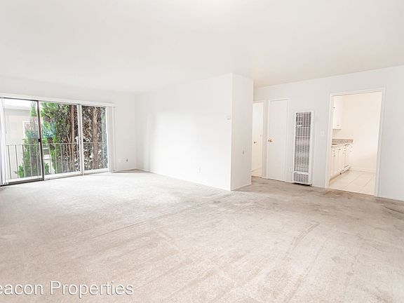 3rd image of 580 Jean St APT 3