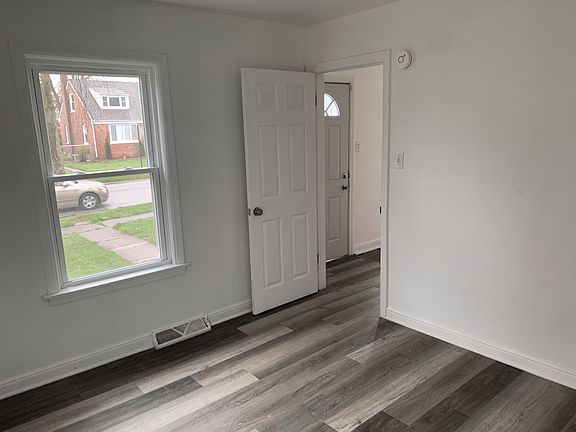 3rd image of 268 E 140th Pl