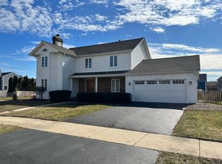 1858 Princeton Cir, Naperville, IL 60565