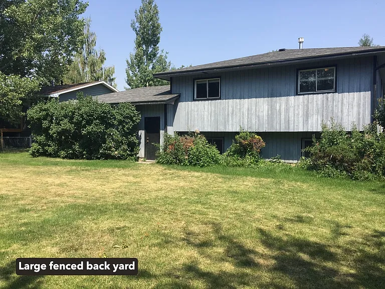 410 Henderson St — Photo 17