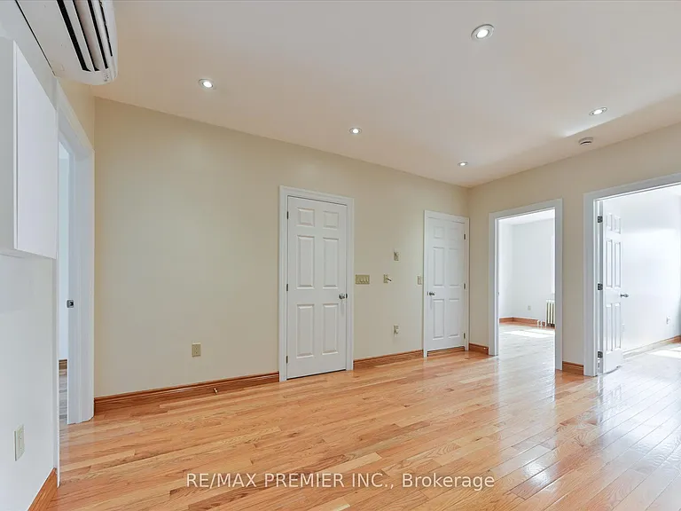 1575 Bayview Ave — Photo 2
