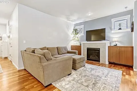 3 bed, 2.5 bath, 1528 sqft, $2,575 — Photo 3