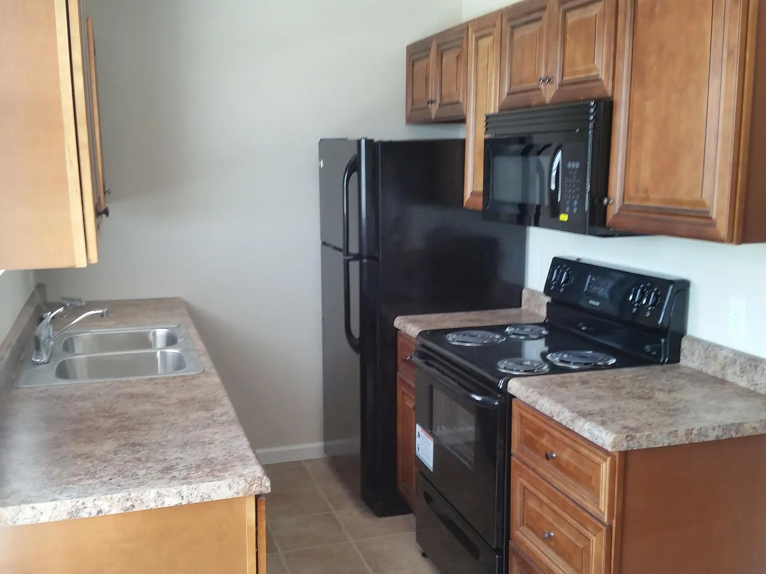 2 bed, 1.5 bath, 1000 sqft, $950 — Photo 2