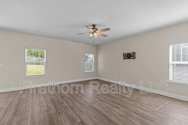 4 bed, 3.0 bath, 2315 sqft, $2,600 — Photo 4