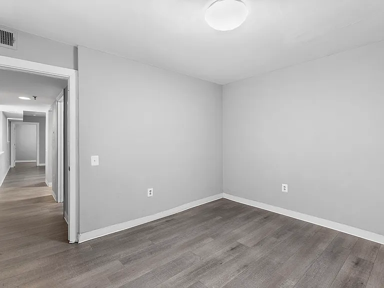 Edgewood Apartments — Photo 26