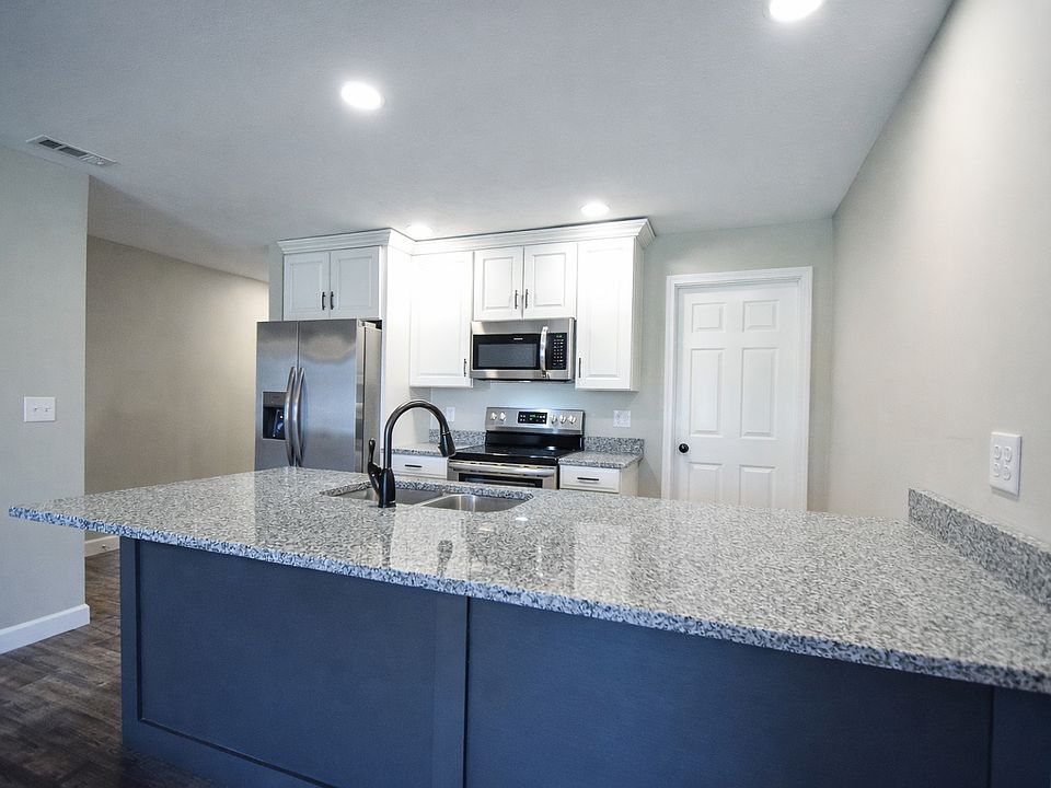 Stainless appliances. Fridge, Range, Microwave, Dishwasher included.
Large countertop for food prep or visiting.