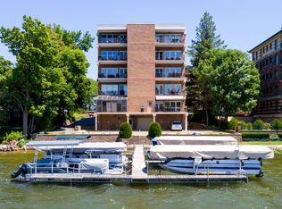 326 N Lake Rd, Oconomowoc, WI 53066
