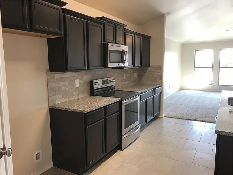 1605 Wrangler Ln — Photo 3