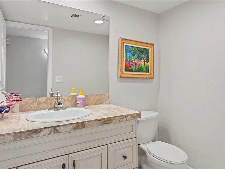 1745 N La Rosa Dr — Photo 16