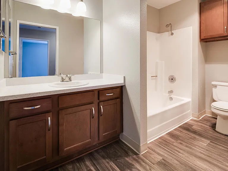 Camden Park Apartments — Photo 11