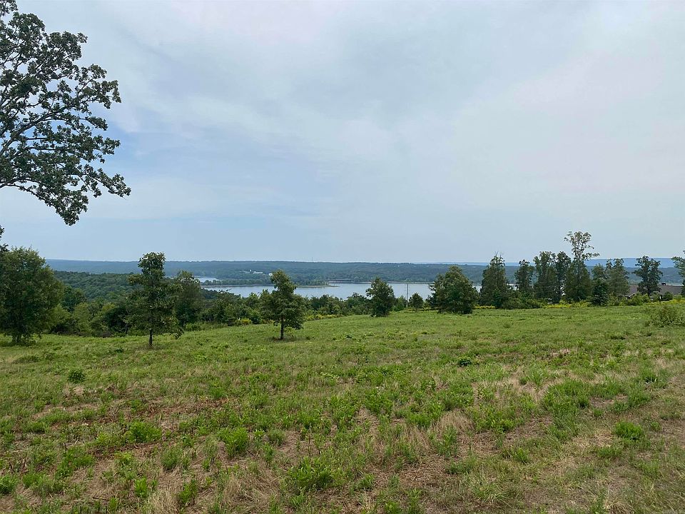 1st image of 4 Bluff Dr