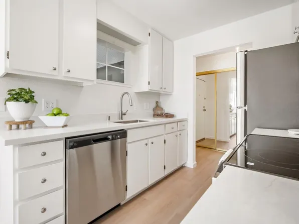 466 Pine Ave, Half Moon Bay, CA 94019