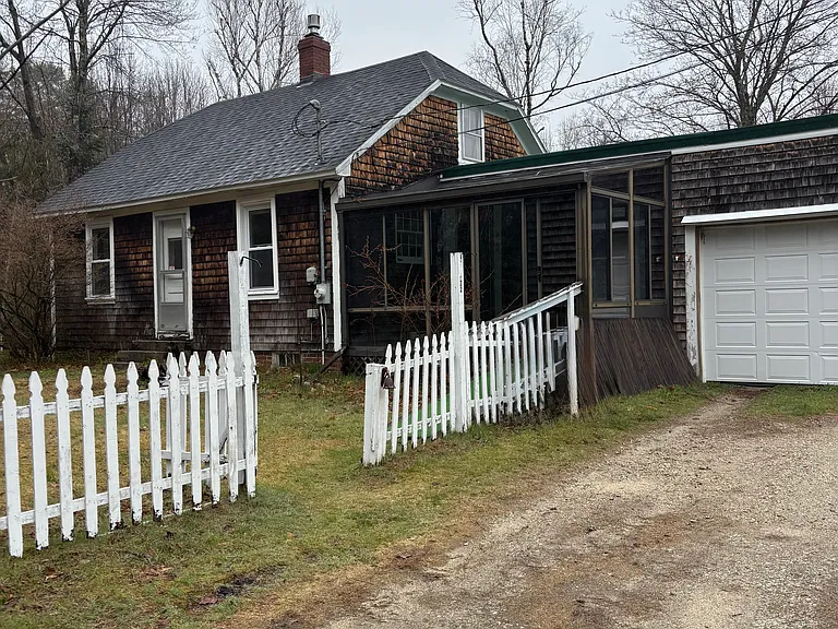 422 Mill Rd — Photo 16