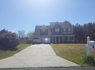 221 Catrush Ln, Burgaw, NC 28425