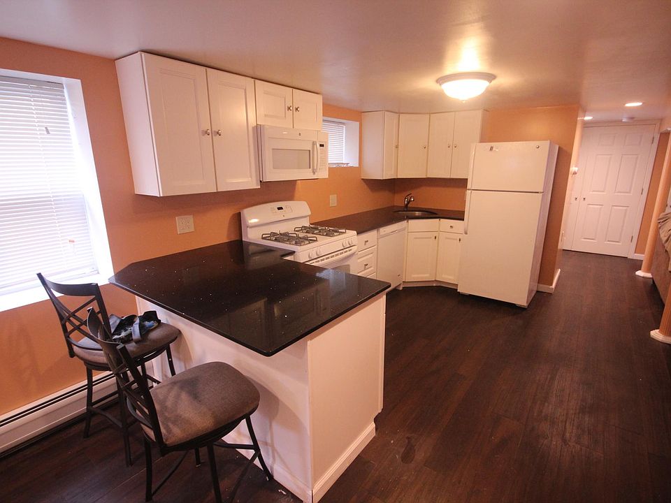 Granite kitchen with all appliances