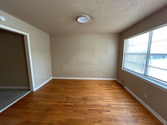 3rd image of 1315 Jefferis Ave