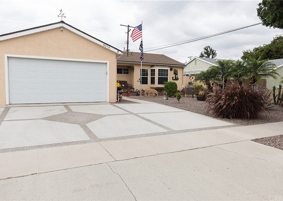 1st image of 8574 Holly Way