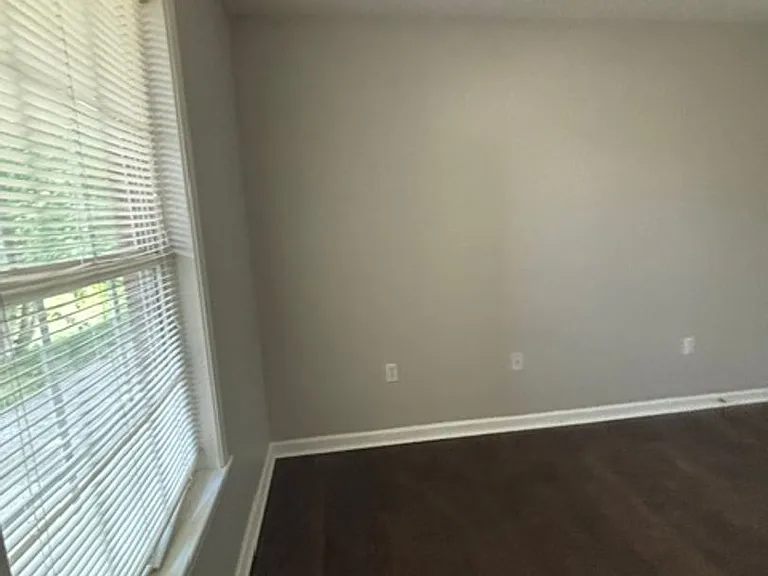 105 Stockton Ct — Photo 9