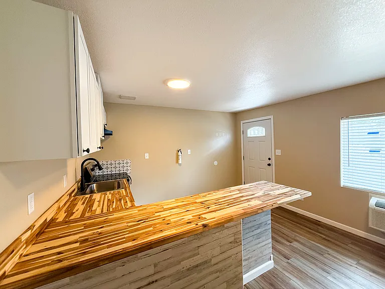501 E 2nd Ave #1 — Photo 16
