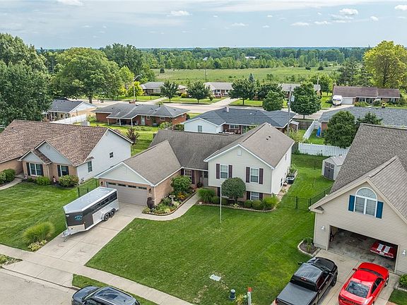 5th image of 165 Hampton Pl