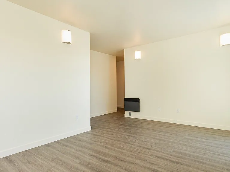 Luke Apartments — Photo 32