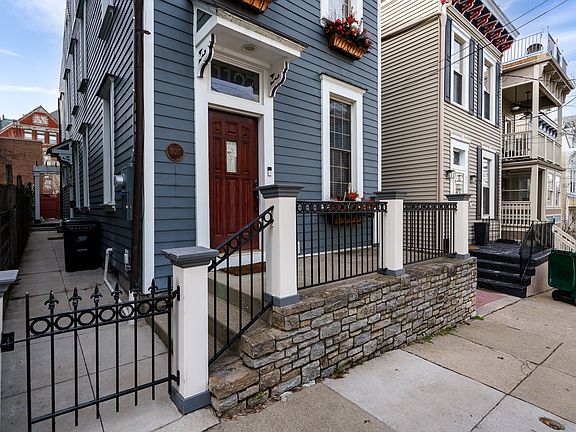 2nd image of 1127 Belvedere St