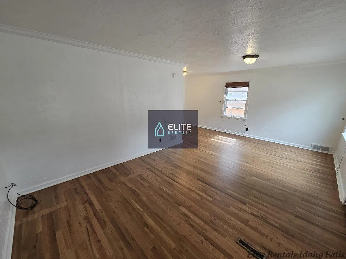 4 bed, 2.0 bath, 2030 sqft, $1,395 — Photo 4