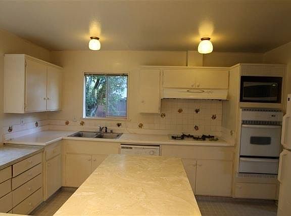 3rd image of 1728 Oceanaire Dr