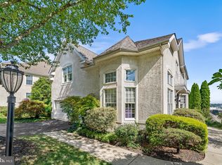 1010 Riverview Ln, Conshohocken, PA 19428