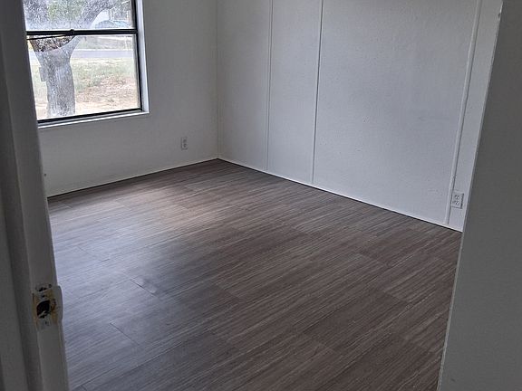 3rd image of 1445 Surfside