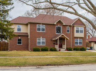 103 S We Go Trl, Mount Prospect, IL 60056