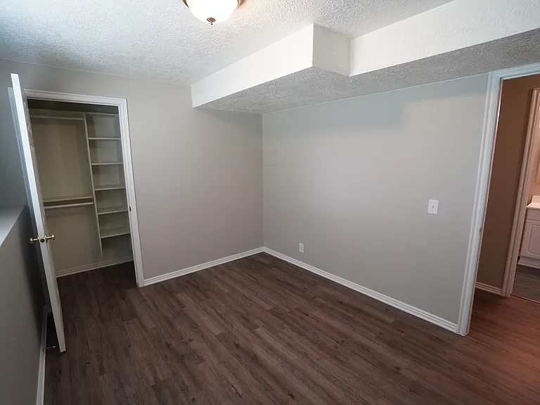 324 E 1100 N — Photo 32