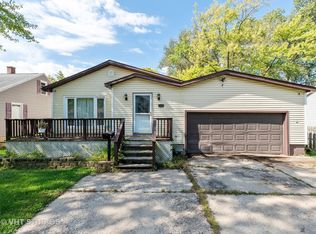 1631 Walnut Dr, Woodstock, IL 60098