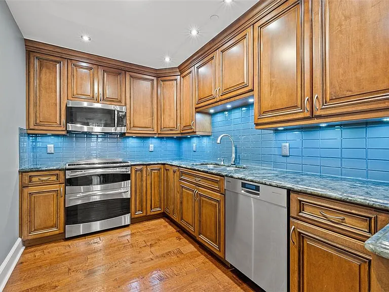 300 Beach Dr NE #305 — Photo 11